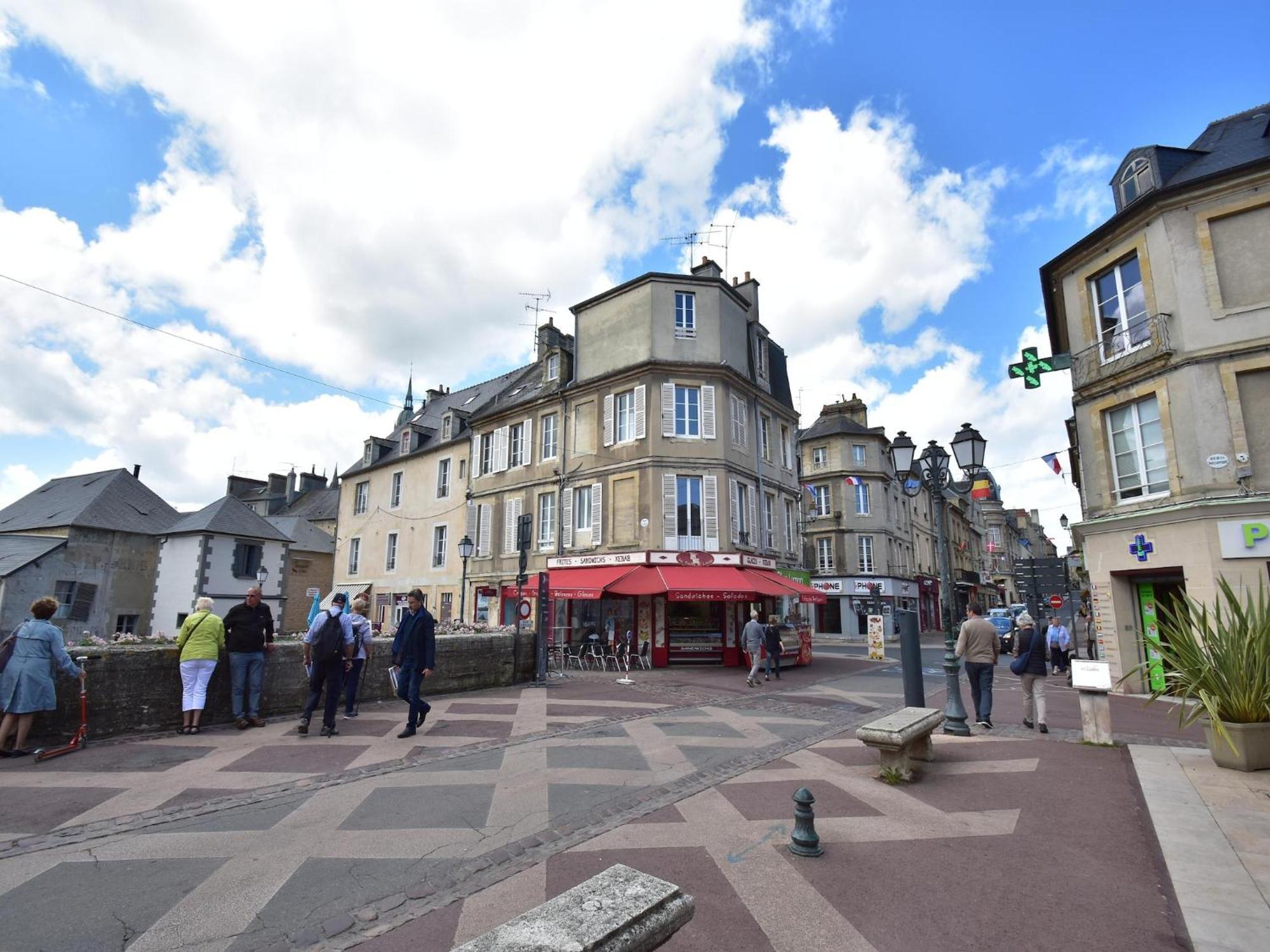 Comfortable Apartment Facing The Museum Arromanches-les-Bains Exterior photo