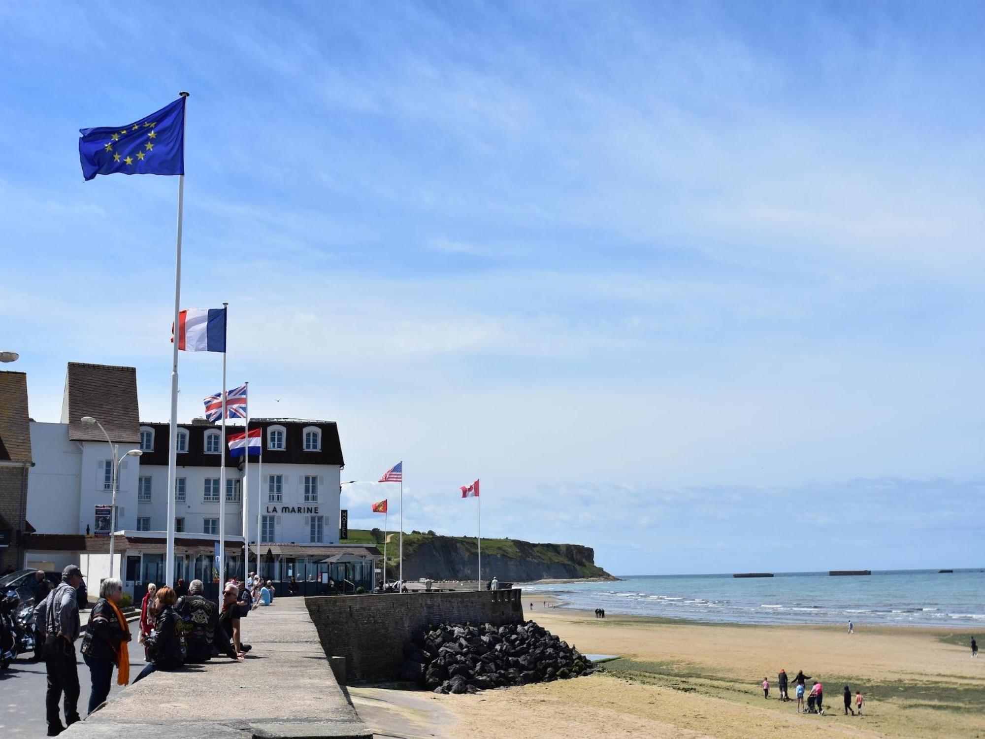 Comfortable Apartment Facing The Museum Arromanches-les-Bains Exterior photo