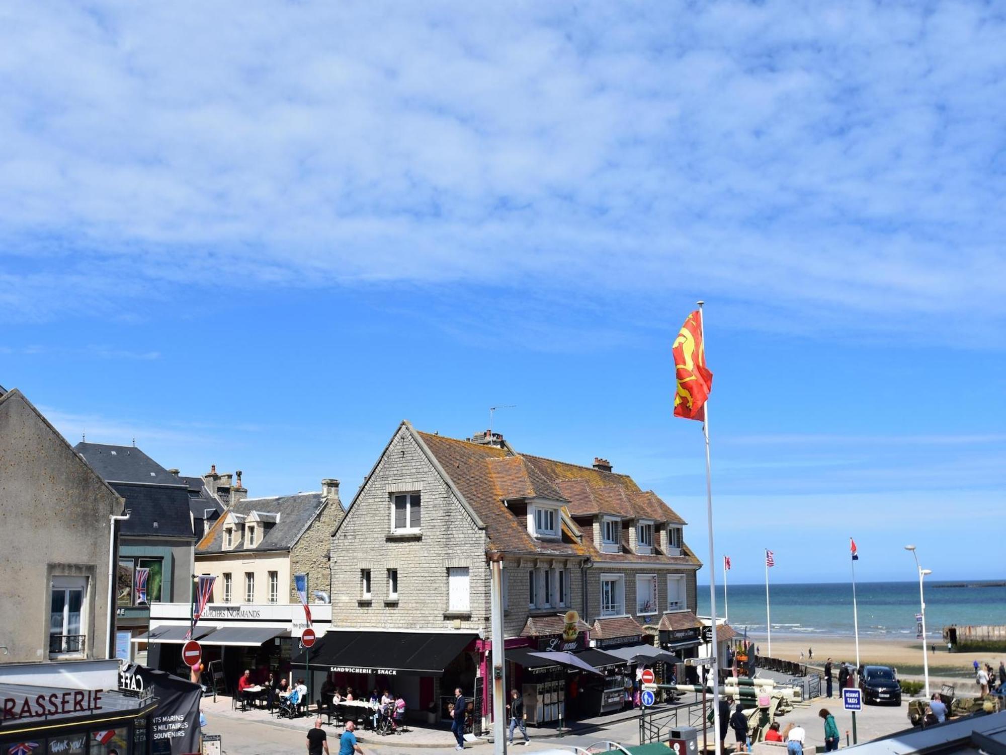 Comfortable Apartment Facing The Museum Arromanches-les-Bains Exterior photo