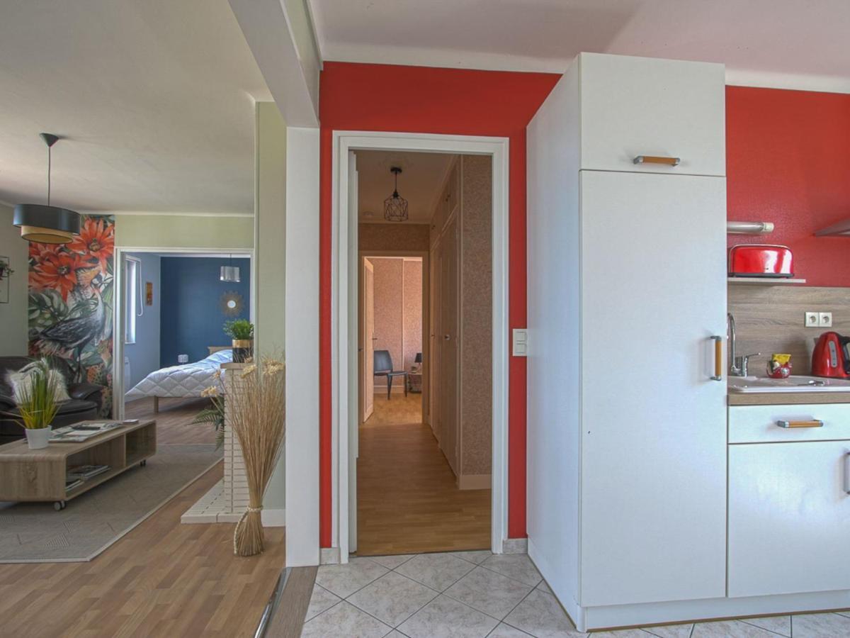 Comfortable Apartment Facing The Museum Arromanches-les-Bains Exterior photo